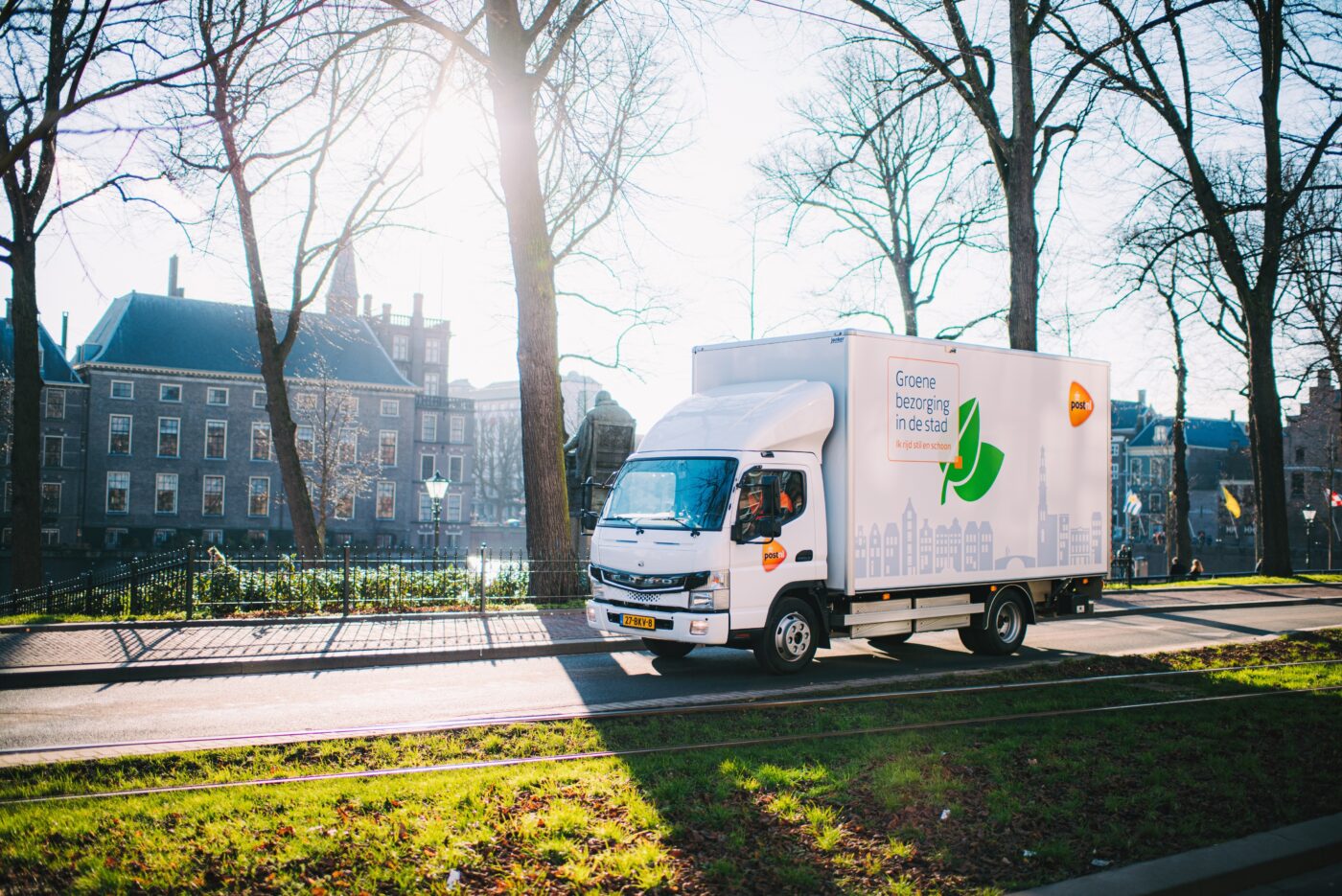 The PostNL realises the ideal version of internal distribution with its fully electric fuso eCanter - locally emission-free and fluid-free.
